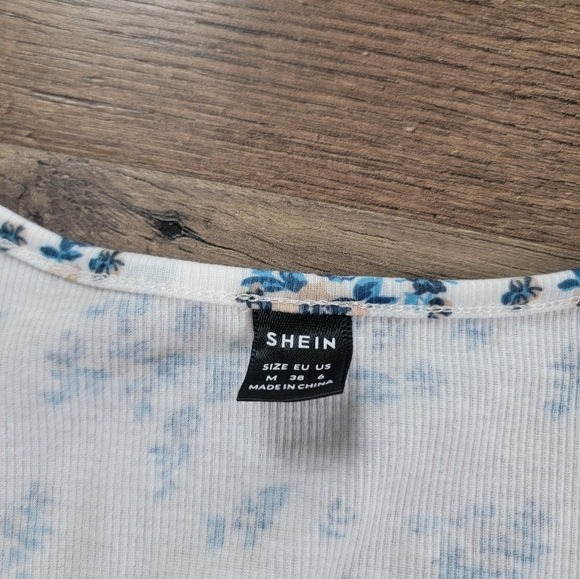 Floral White and Blue Women's Top Size Medium - Picture 2 of 5